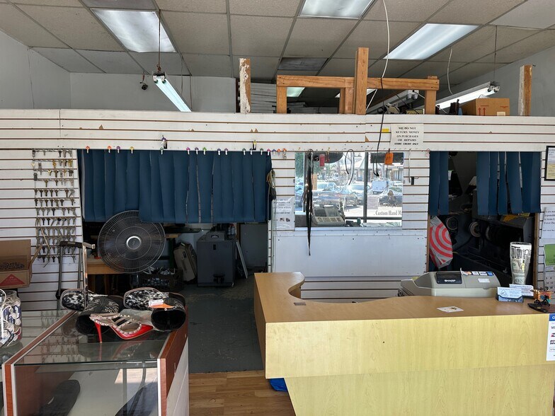 More Photos Of 330-352 N Lemon Ave, Walnut Unknown For Lease