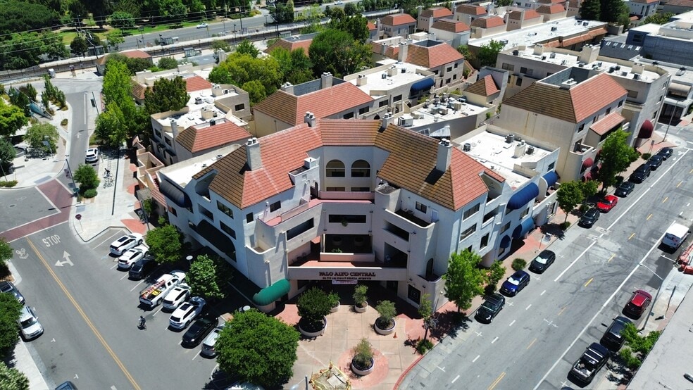 More Photos Of 2401-2417 Park Blvd, Palo Alto Office For Sale