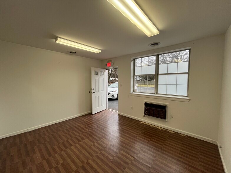 More Photos Of 154 Lafayette Ave, Laurel Light Manufacturing For Lease