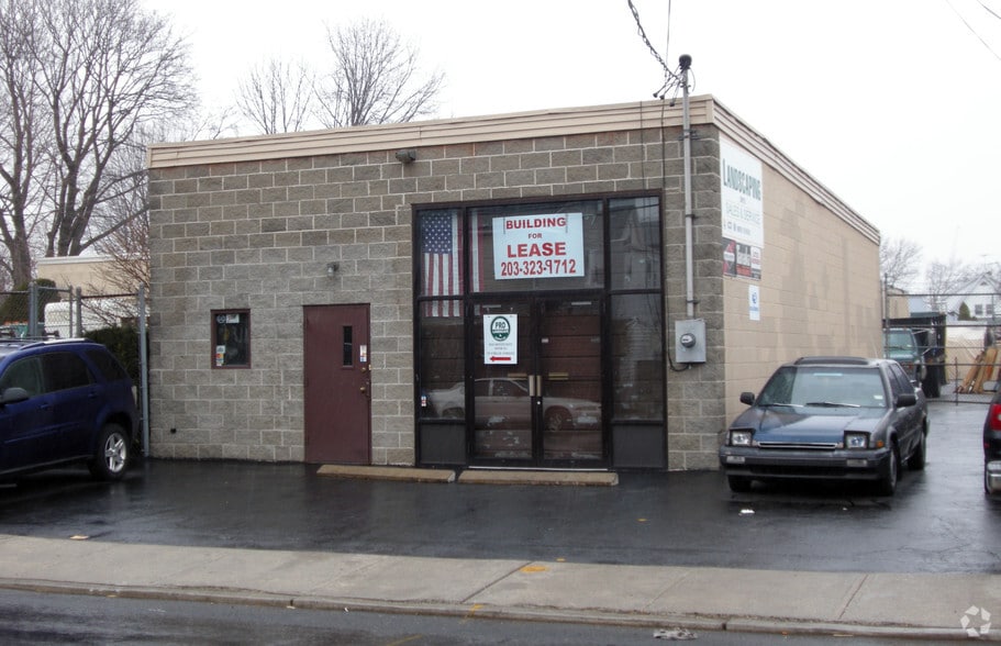 More Photos Of 15 Virgil St, Stamford Freestanding For Sale