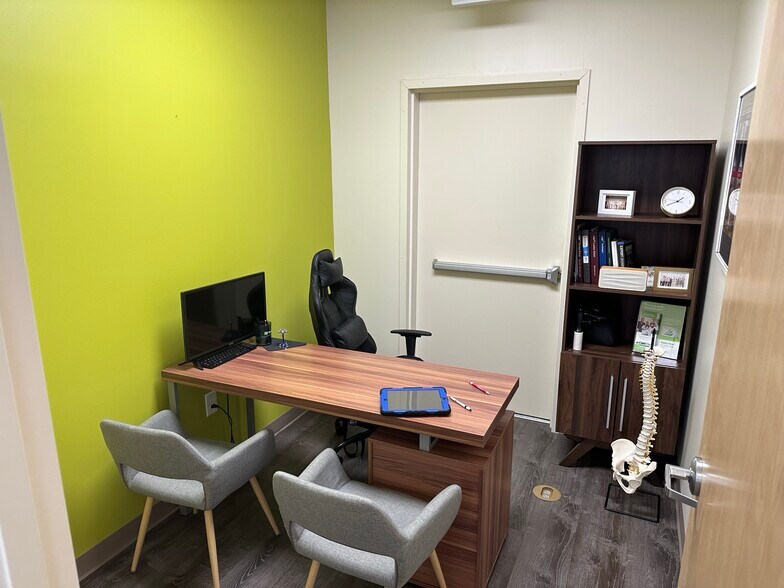 More Photos Of 959 New Loudon Rd, Latham Freestanding For Lease