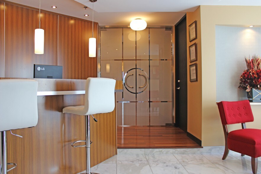 More Photos Of 3608 Blvd Saint-Charles, Kirkland Unknown For Lease