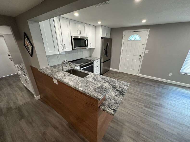 More Photos Of 2301 Trelain Dr S, Saint Petersburg Apartments For Sale