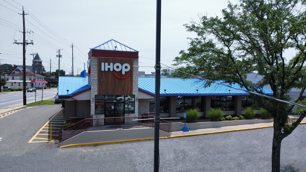 More Photos Of 206-300 N Frederick Ave, Gaithersburg Unknown For Lease