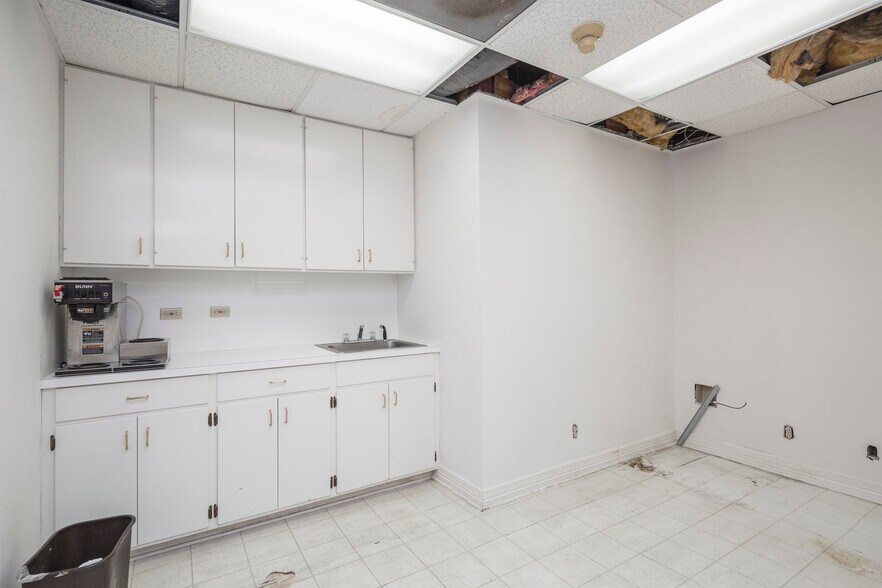 More Photos Of 1807 Tower Dr, Monroe Office For Sale