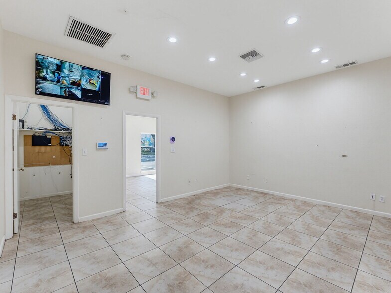 More Photos Of 3347 SW 7th St, Ocala Distribution For Sale