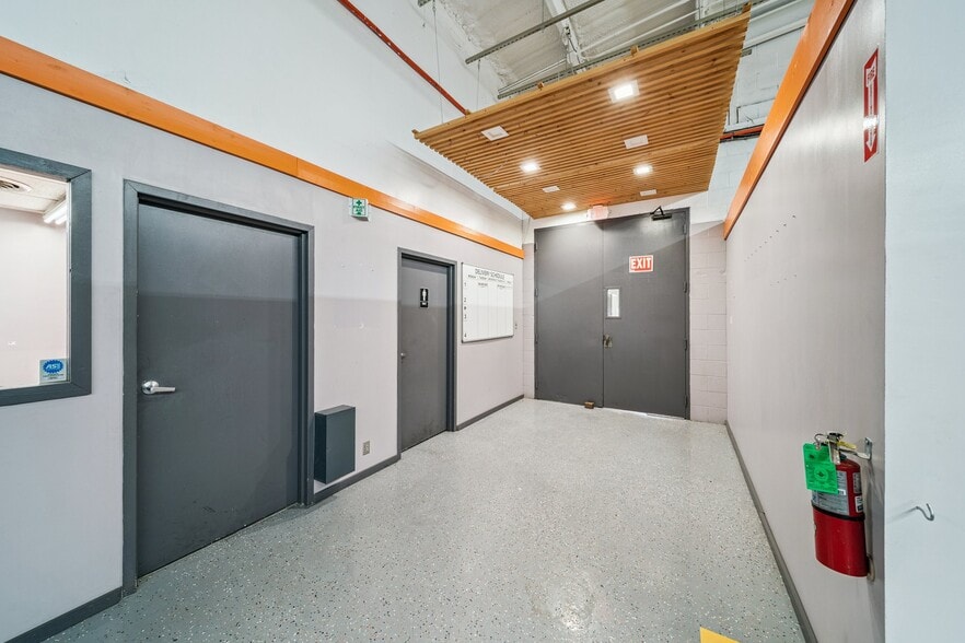 More Photos Of 8118 E 44th St, Tulsa Warehouse For Lease