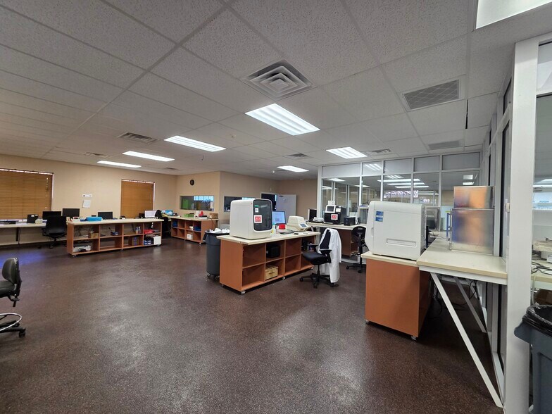 More Photos Of 1070-1072 E Brandon Blvd, Brandon Medical For Lease