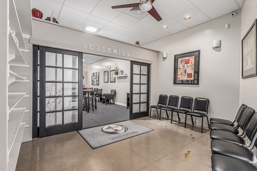 More Photos Of 3173 E Chandler Blvd, Phoenix Freestanding For Sale