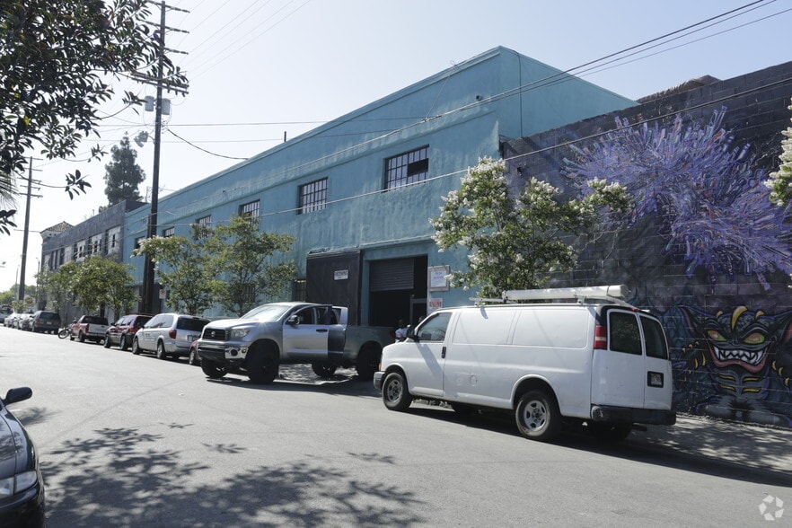 More Photos Of 314 W 58th St, Los Angeles Warehouse For Lease
