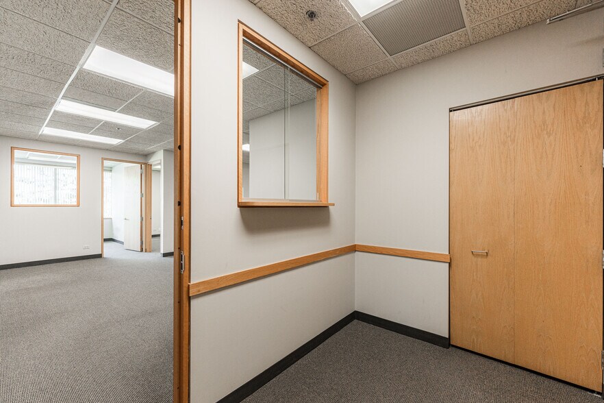More Photos Of 290 Springfield Dr, Bloomingdale Medical For Lease