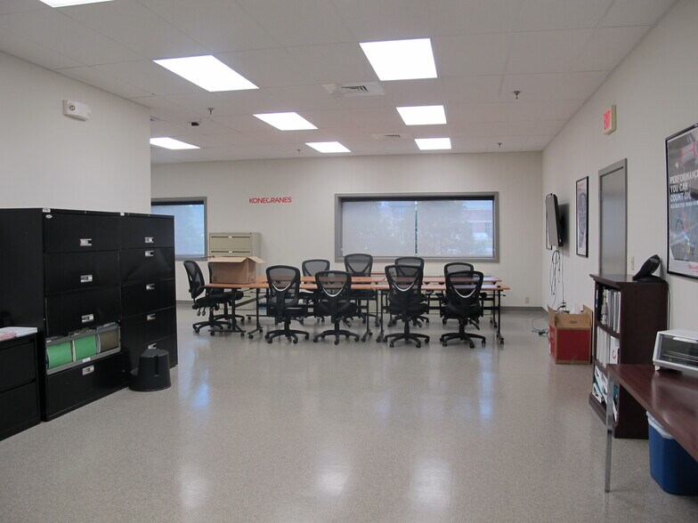 More Photos Of 1917 Olde Homestead Ln, Lancaster Warehouse For Lease