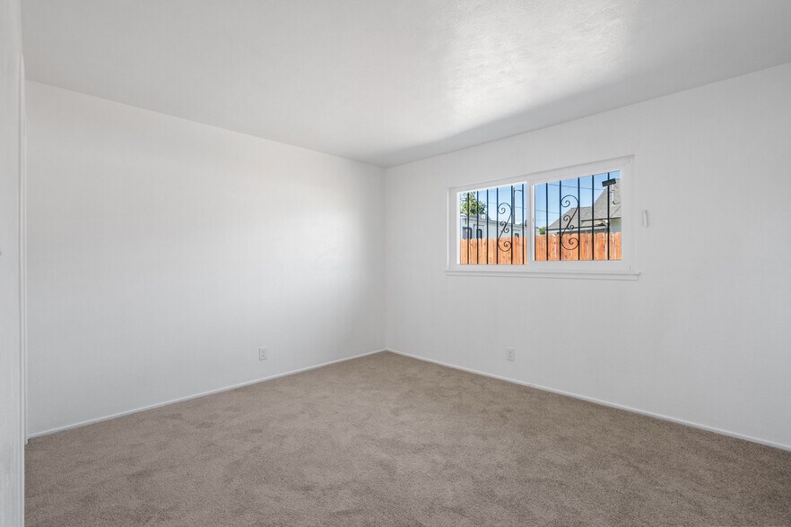 More Photos Of 4584 E Tulare Ave, Fresno Storefront Retail Residential For Sale
