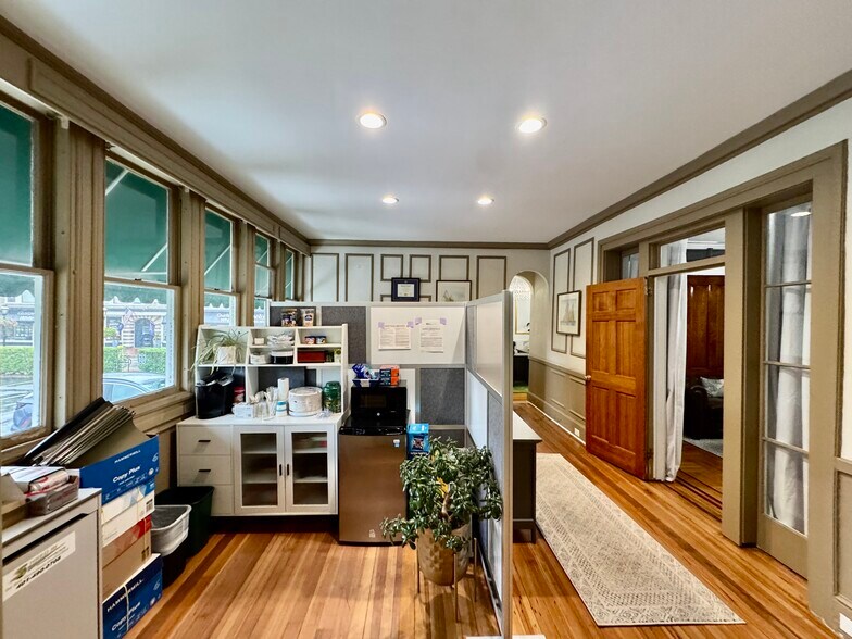 More Photos Of 38 Bellevue Ave, Newport Office Residential For Lease