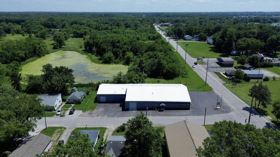 More Photos Of 13501 Morse St, Cedar Lake Industrial For Lease