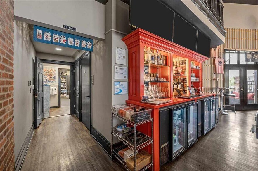 More Photos Of 1010 Martin St, Iowa City Office For Sale