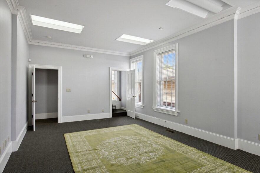 More Photos Of 1719 Abercorn St, Savannah Office Residential For Sale