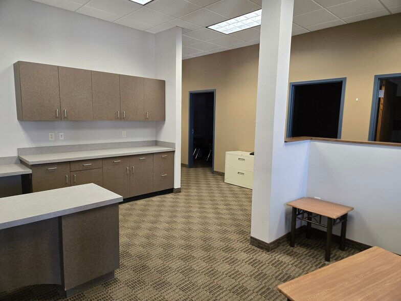 More Photos Of 408-410 Central Ave, Faribault Storefront Retail Residential For Lease