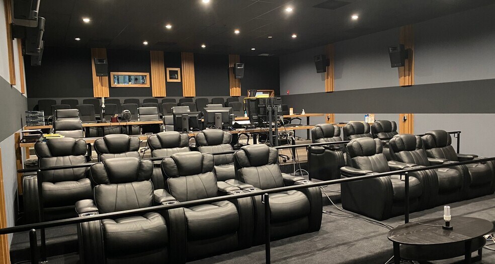 More Photos Of 217-277 S Lake St, Burbank Light Manufacturing For Sale