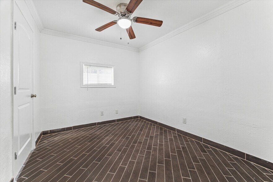 More Photos Of 11126 Timber Crest Dr, Houston Warehouse For Lease