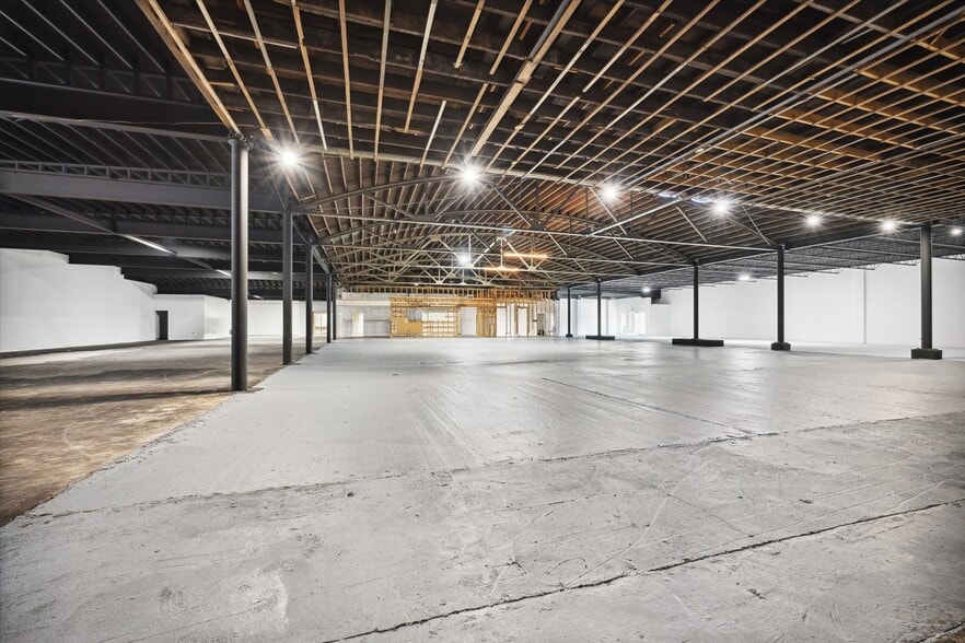 More Photos Of 969 Dixie Hwy, Rossford Freestanding For Lease