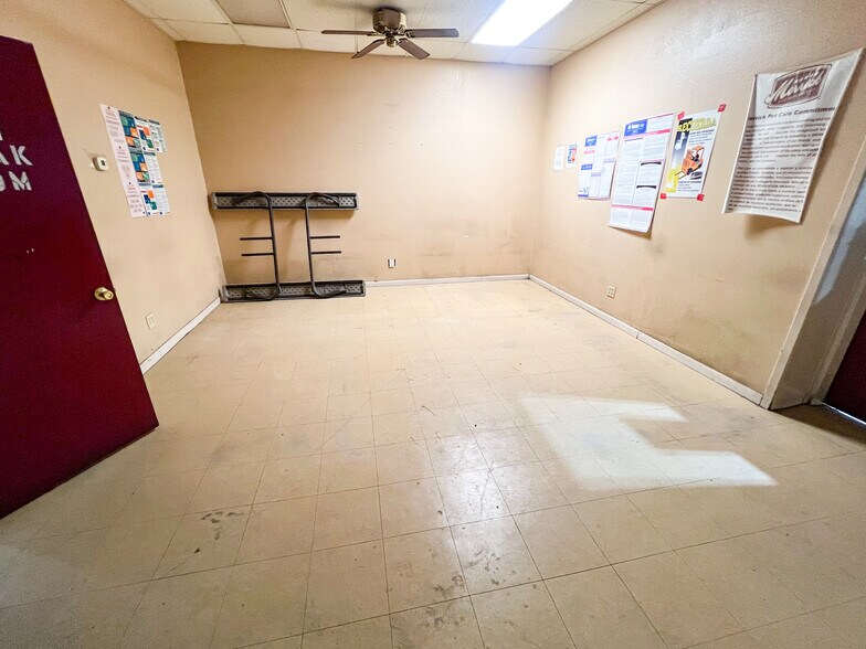 More Photos Of 3965 US Highway 60, Hereford Industrial For Sale