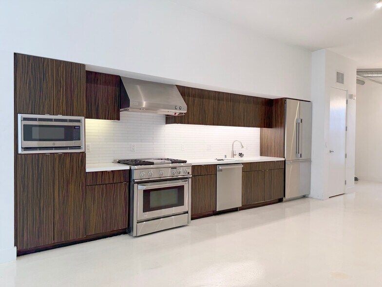 More Photos Of 212 Marine St, Santa Monica Loft Creative Space For Lease