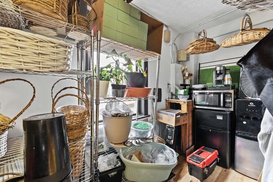 More Photos Of 310 W Irving Park Rd, Wood Dale General Retail For Sale