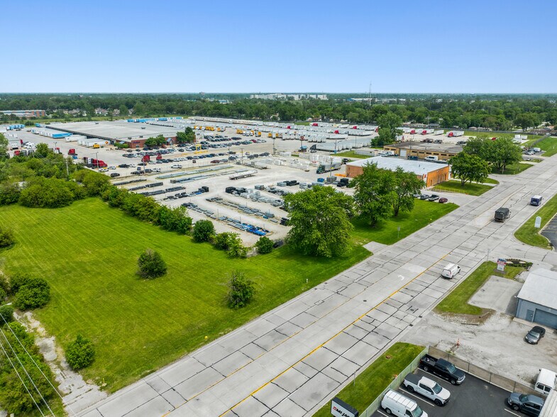 More Photos Of 2950 W 167th St, Markham Warehouse For Lease