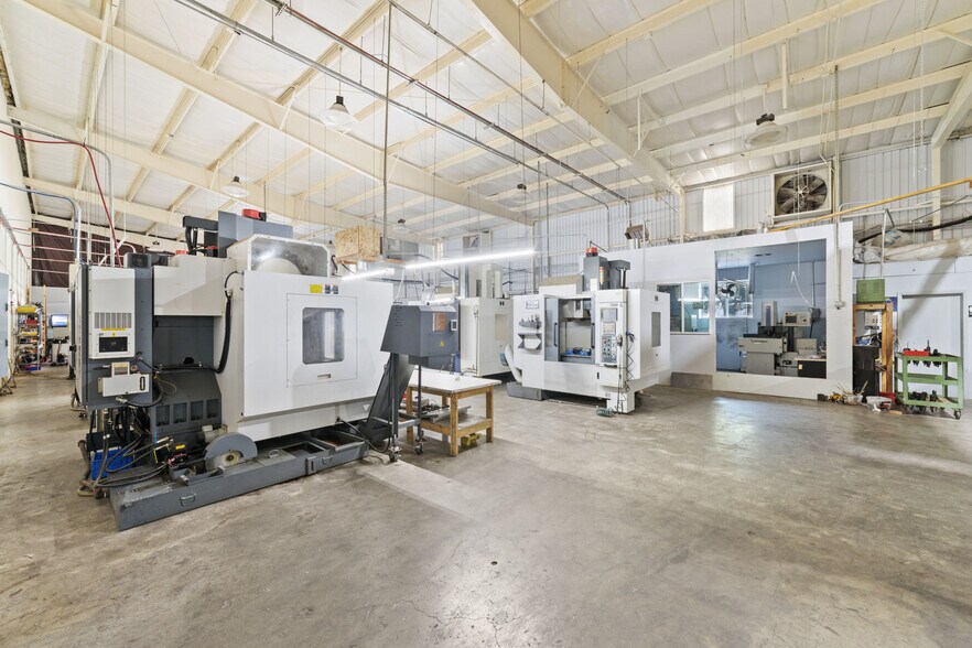 More Photos Of 9202 Lambright Rd, Houston Warehouse For Sale