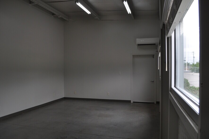 More Photos Of 2333 W Emory Rd, Powell Industrial For Sale