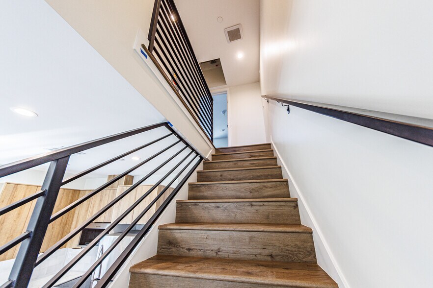 More Photos Of 1857 Crenshaw Blvd, Los Angeles Apartments For Sale