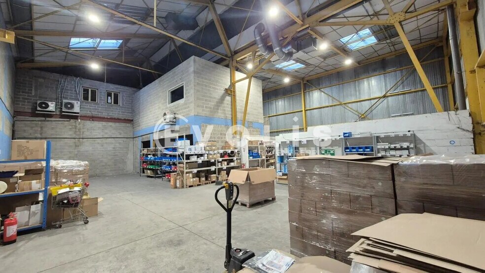 More Photos Of 11 Rue De La Mare Blanche, Noisiel Flex For Lease