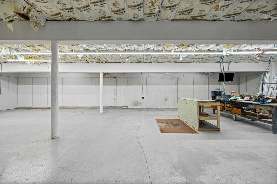 More Photos Of 215 W Franklin St, Delphi Flex For Sale