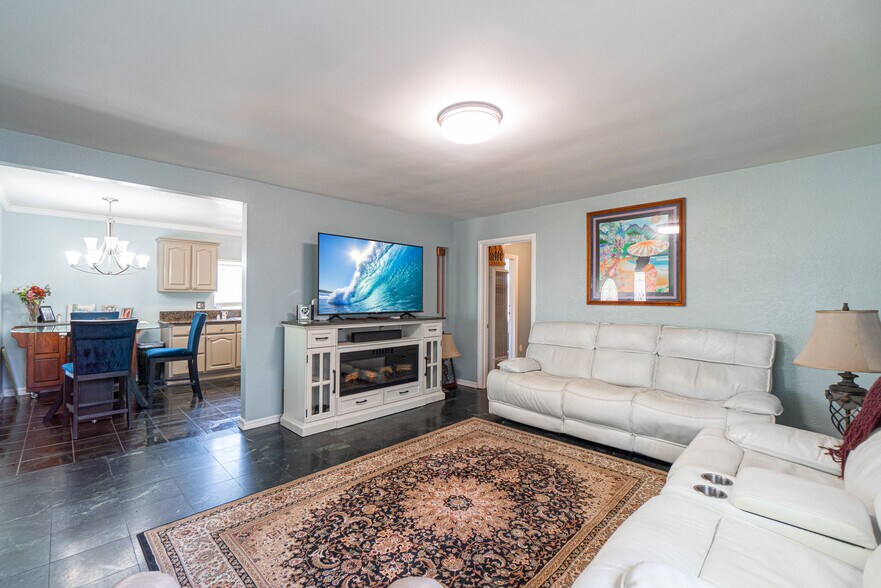 More Photos Of 1562 W 31st St, Long Beach Apartments For Sale