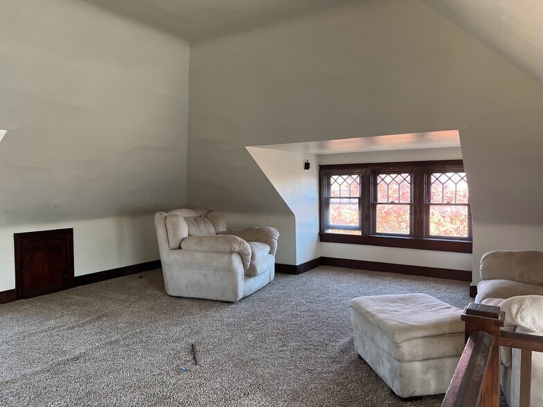 More Photos Of 1511 S High St, Columbus Storefront Retail Residential For Lease