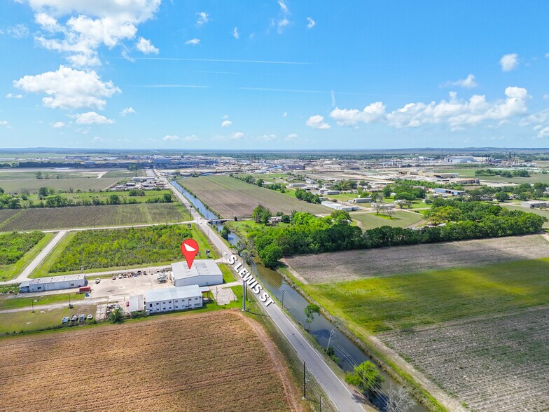 More Photos Of 3703 S Lewis St, New Iberia Warehouse For Sale