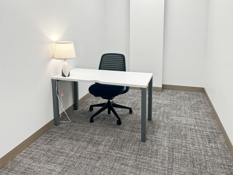 More Photos Of 4037 E Independence Blvd, Charlotte Coworking Space