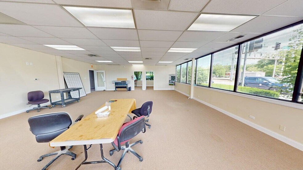 More Photos Of 1235 E Davis, Arlington Heights Office For Lease