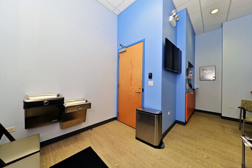 More Photos Of 2734 N Lincoln Ave, Chicago Office Residential For Lease