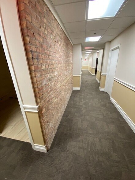 More Photos Of 22 W Calendar Ct, La Grange Office For Lease