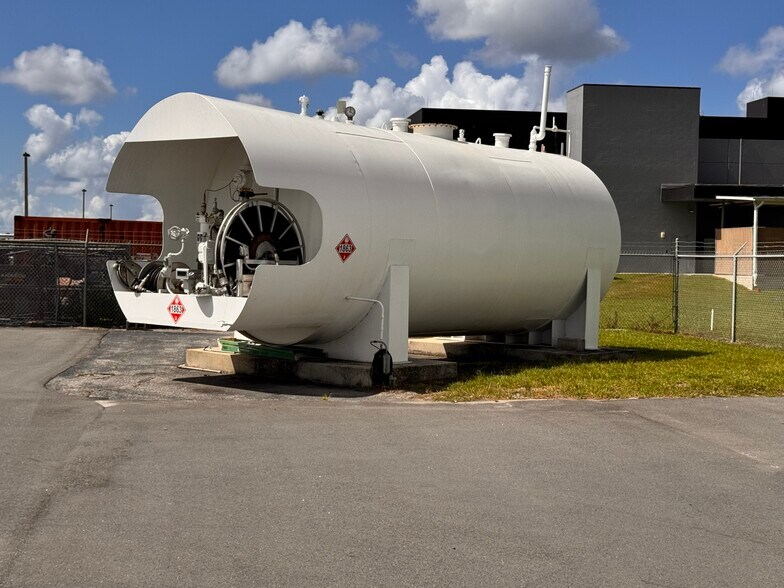 More Photos Of 1997 Industrial Dr, Deland Airplane Hangar For Sale