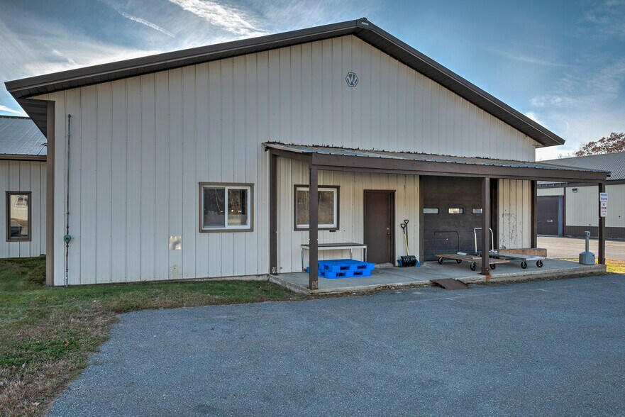 More Photos Of 867 Route 12, Westmoreland Flex For Lease