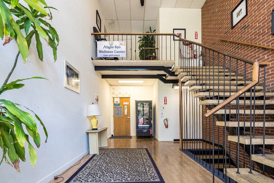 More Photos Of 10335-10339 Kensington Pky, Kensington Office For Lease