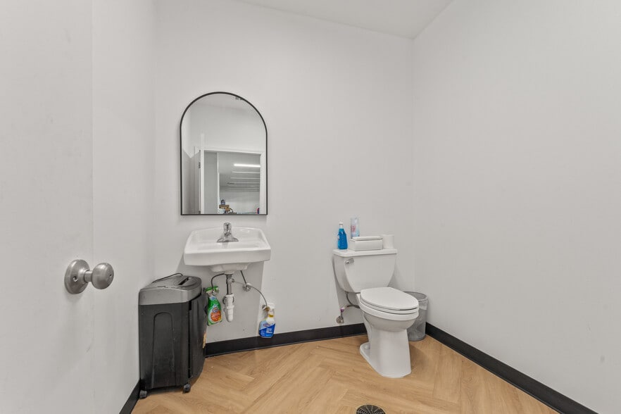 More Photos Of 8482 Perkins Rd, Baton Rouge General Retail For Lease