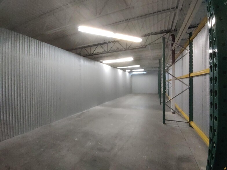 More Photos Of 10949 E Peakview Ave, Englewood Manufacturing For Lease