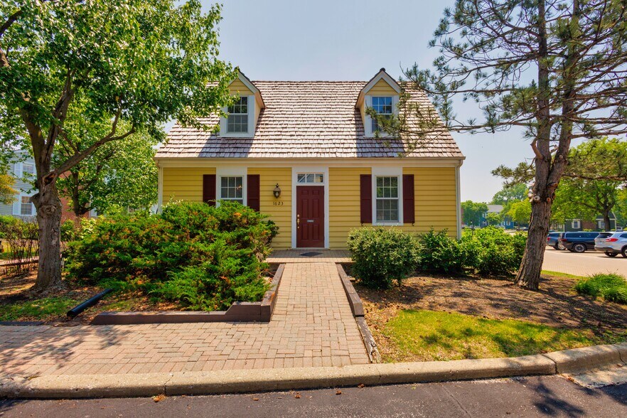 More Photos Of 1623 W Colonial Pky, Inverness Medical For Sale