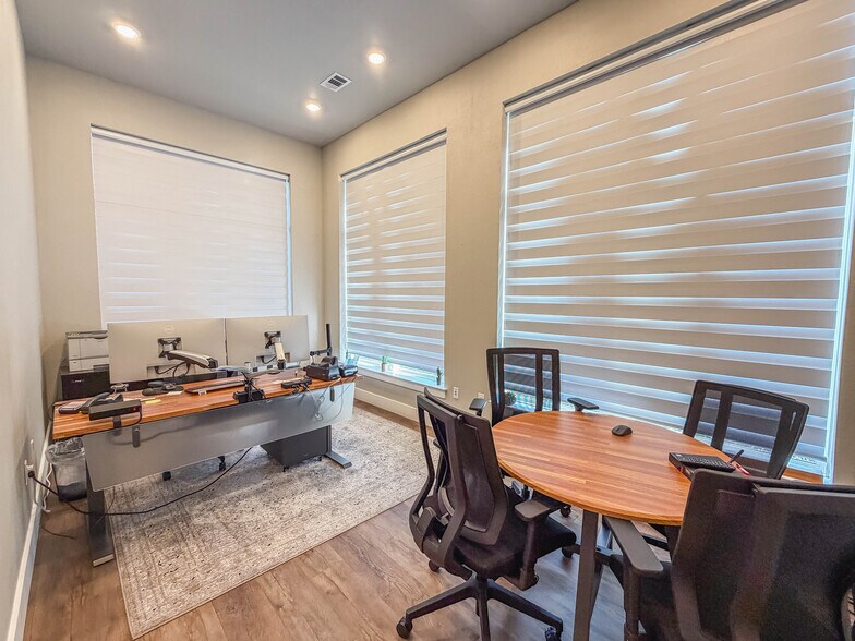 More Photos Of 1348 W US Highway 287 Byp, Waxahachie Office For Lease