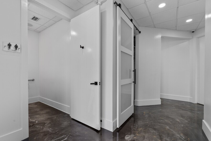 More Photos Of 13730 Cypress Terrace Cir, Fort Myers Medical For Sale