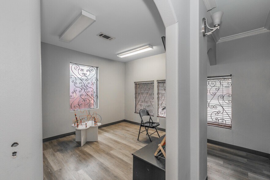 More Photos Of 2823 Kendale Dr, Dallas Medical For Sale